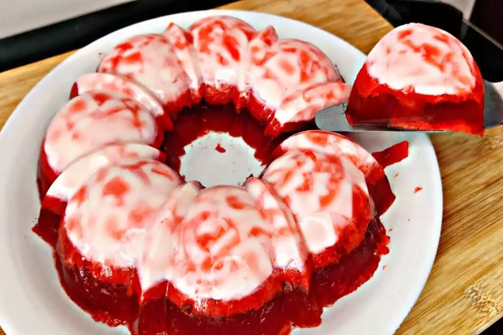 Aprenda a fazer gelatina de cereja que encanta o paladar